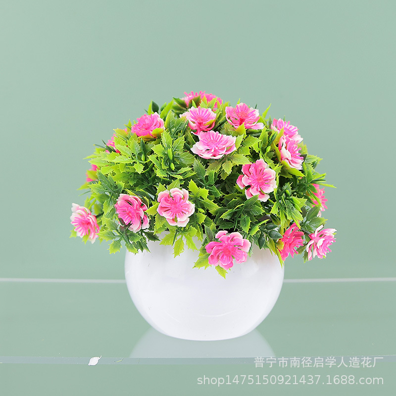 リラックスグッズ 丸みポットの小さな造花アレンジ
