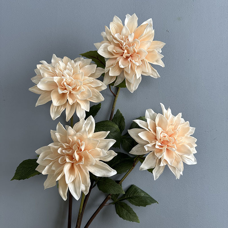 リラックスグッズ 四季彩りダリアの優雅な花束