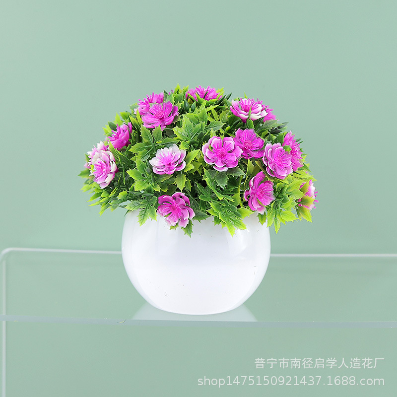 リラックスグッズ 丸みポットの小さな造花アレンジ