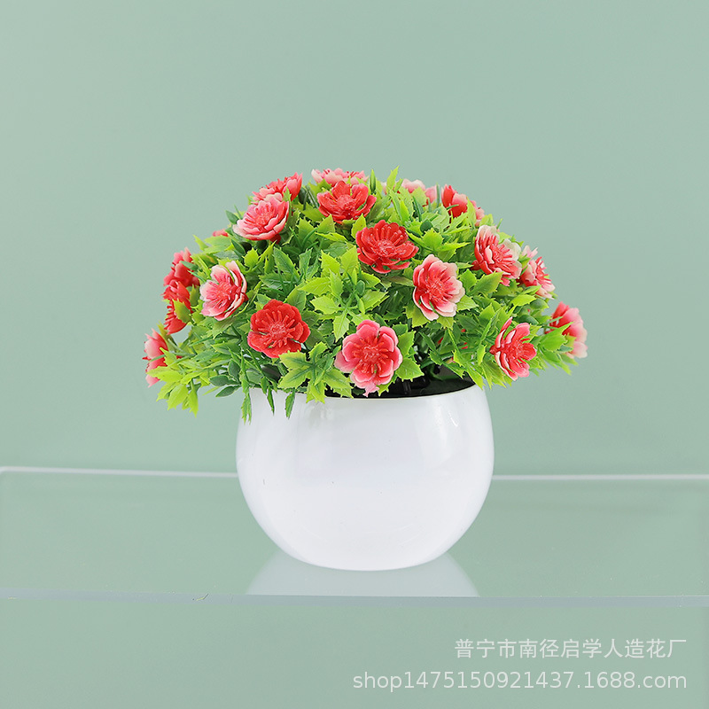 リラックスグッズ 丸みポットの小さな造花アレンジ