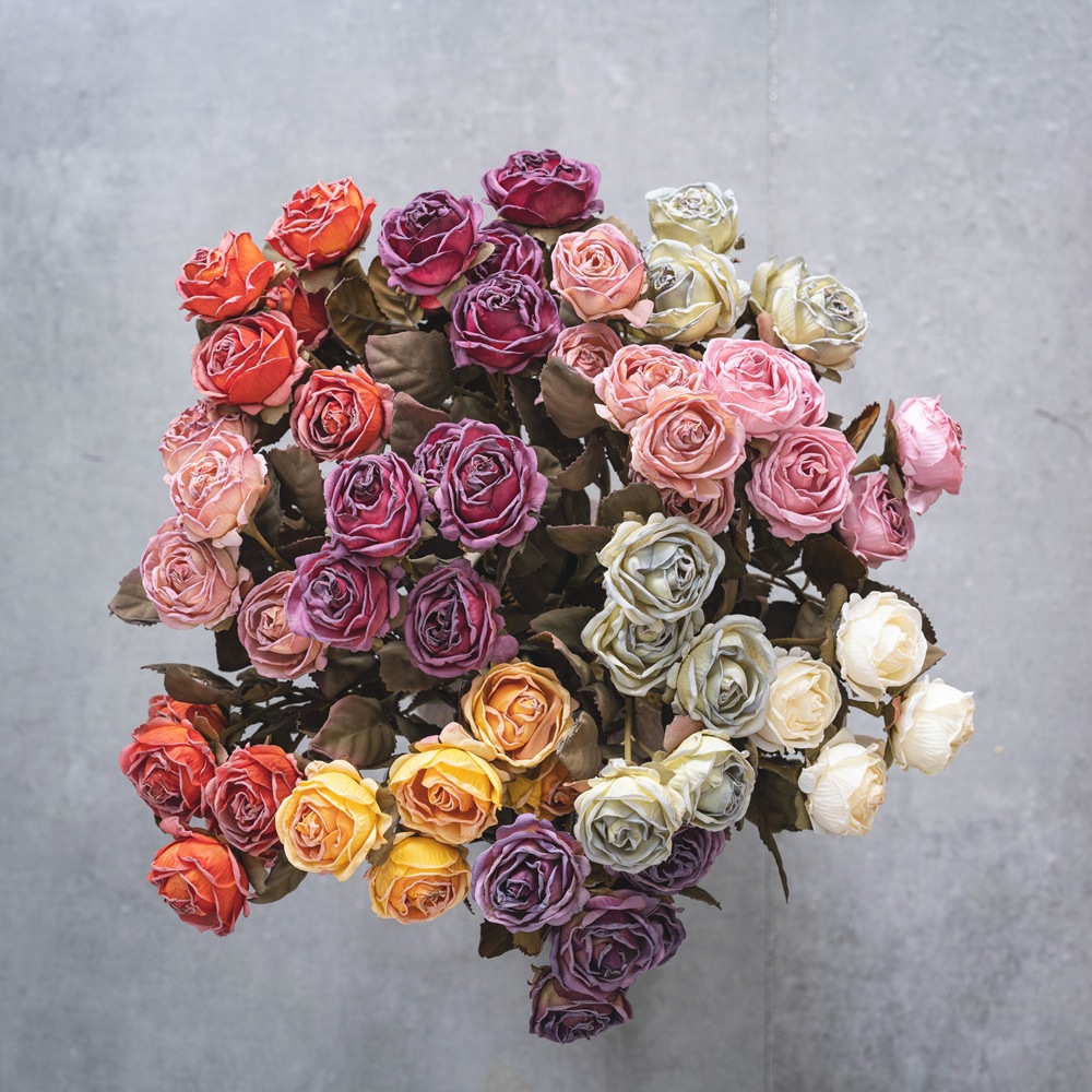 リラックスグッズ 永遠の美しさが詰まった彩りバラの花束