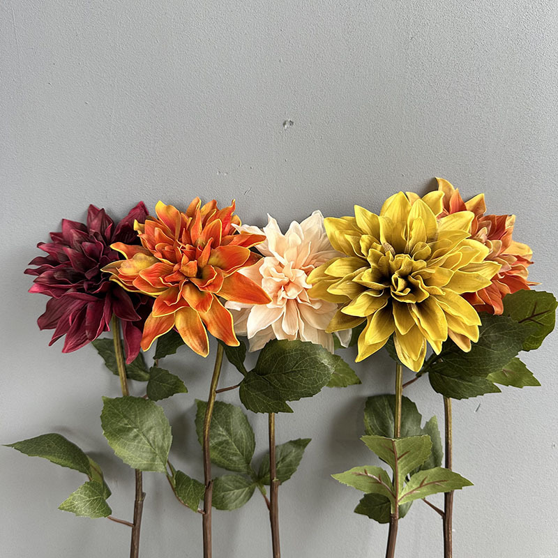 リラックスグッズ 四季彩りダリアの優雅な花束
