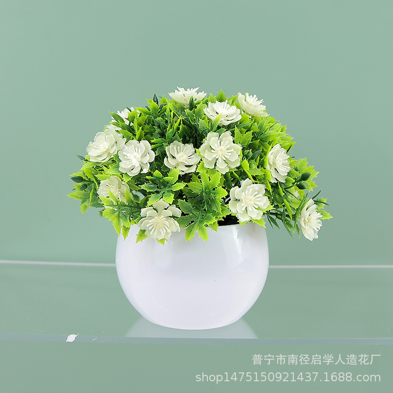 リラックスグッズ 丸みポットの小さな造花アレンジ