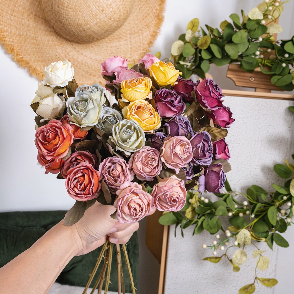 リラックスグッズ 永遠の美しさが詰まった彩りバラの花束