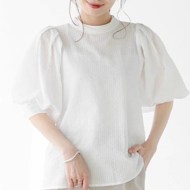 ふんわり袖の体型カバーブラウス