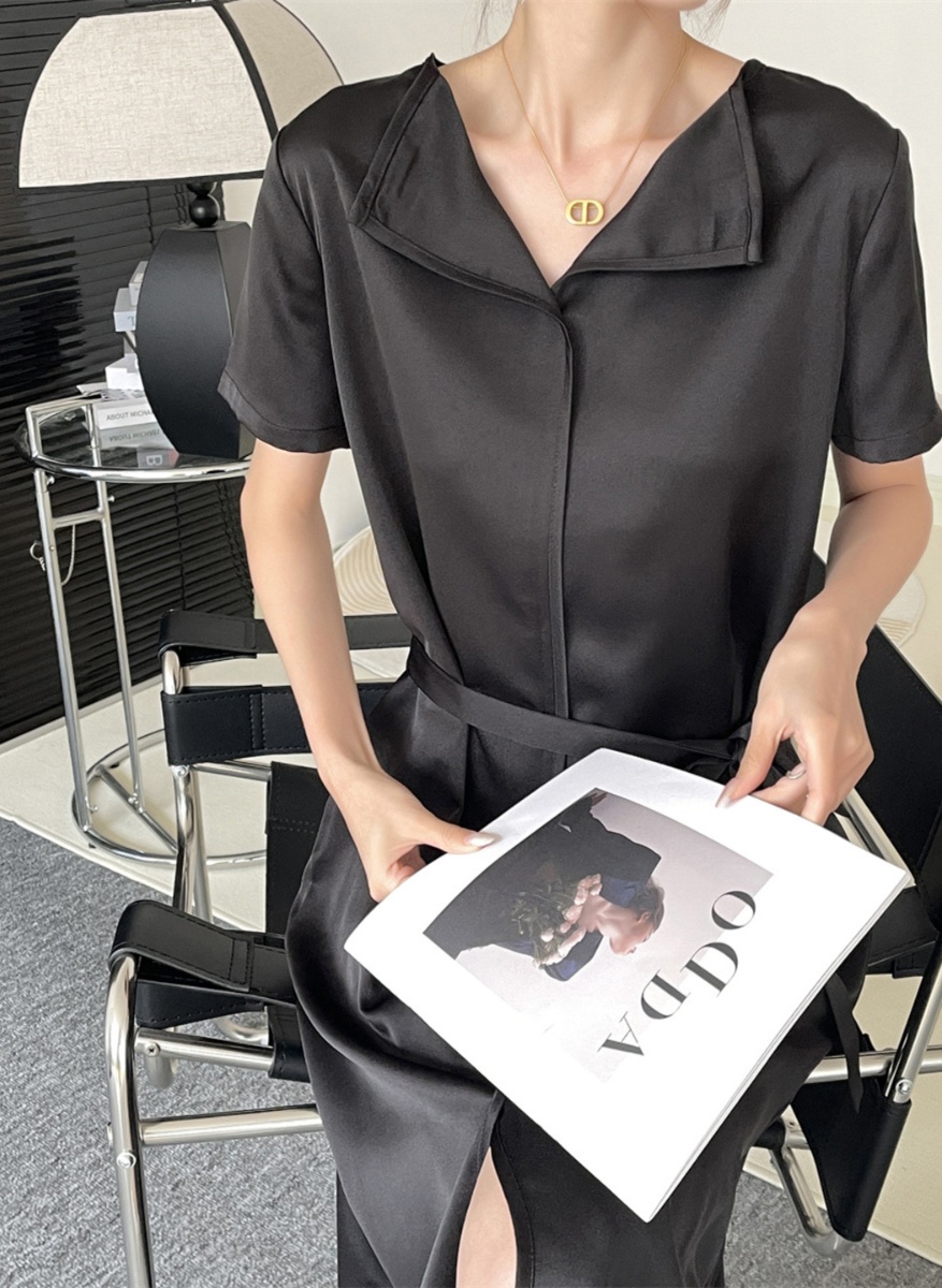 体型カバー 艶やかな光沢感シャツワンピース