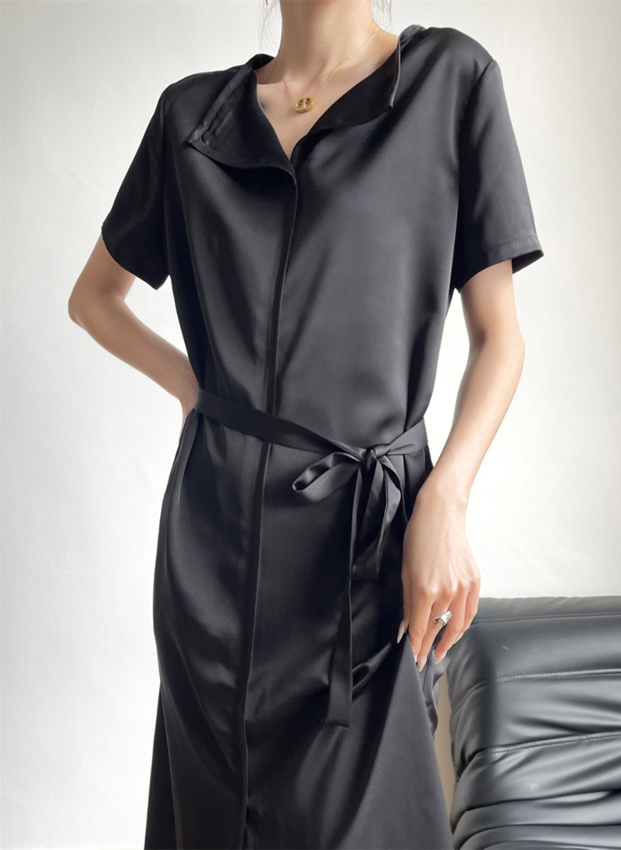 体型カバー 艶やかな光沢感シャツワンピース