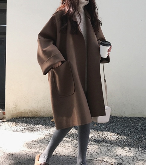 ゆったりシルエットの体型カバーコート