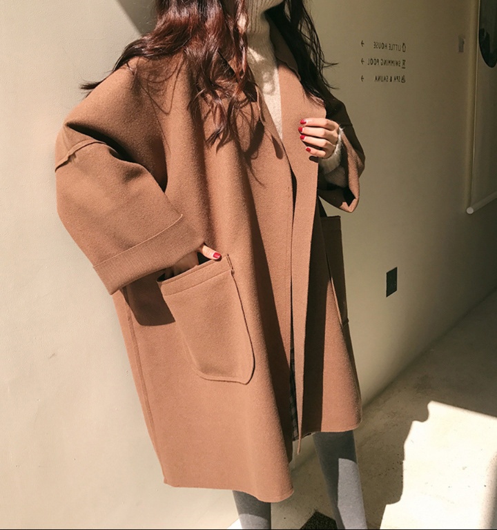ゆったりシルエットの体型カバーコート
