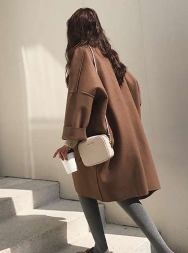 ゆったりシルエットの体型カバーコート