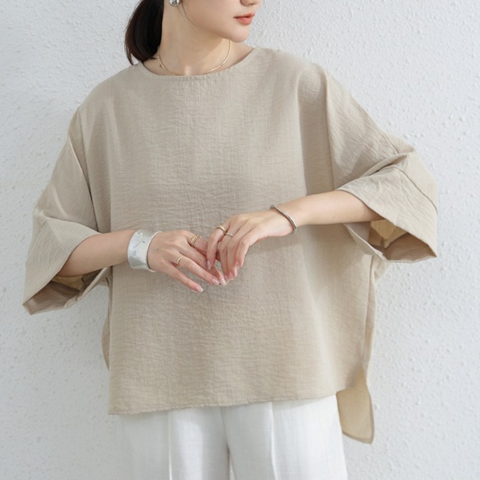 ゆったりとした袖のシンプル体型カバーブラウス