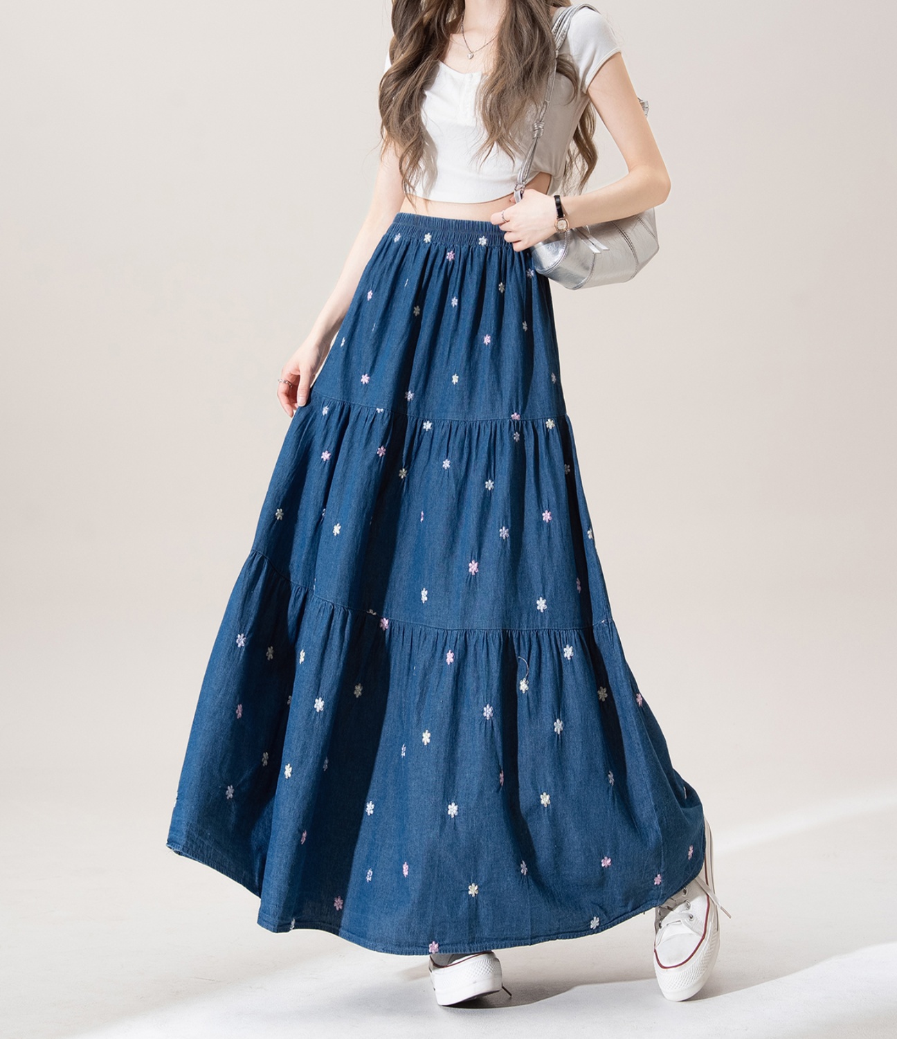 体型カバー 小花刺繍入り ティアードマキシデニムスカート