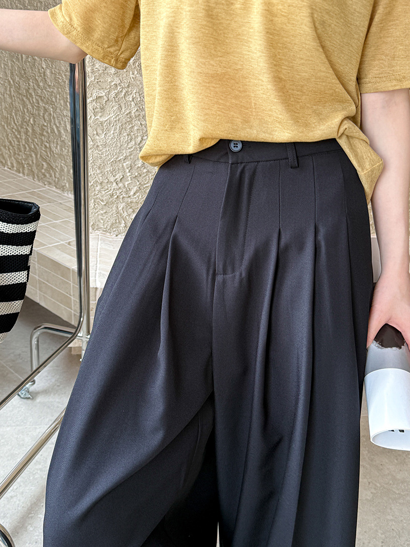 体型カバー 上品プリーツ入りゆったりパンツ