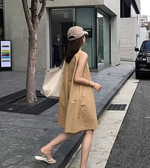 オールインワンコーデ 都会的シルエットのオーバーオールパンツ