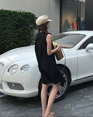 オールインワンコーデ 都会的シルエットのオーバーオールパンツ