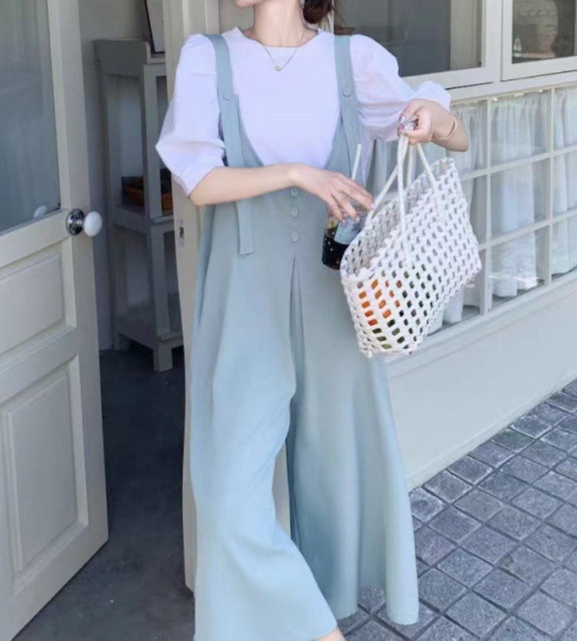 オールインワンコーデ 清楚な雰囲気のゆったりサロペット