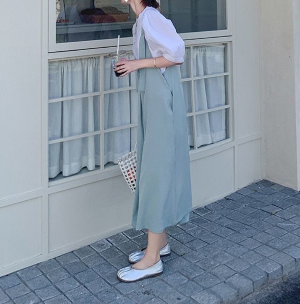 オールインワンコーデ 清楚な雰囲気のゆったりサロペット