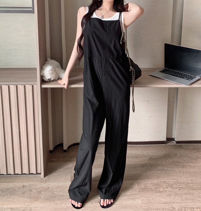 オールインワンコーデ ゆったりシルエットのパンツサロペット