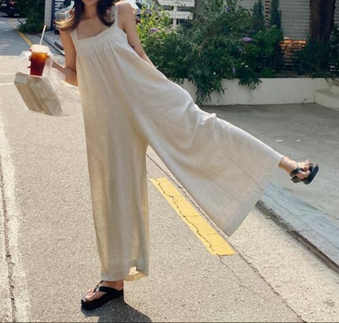 オールインワンコーデ 麻風ゆったりパンツサロペット