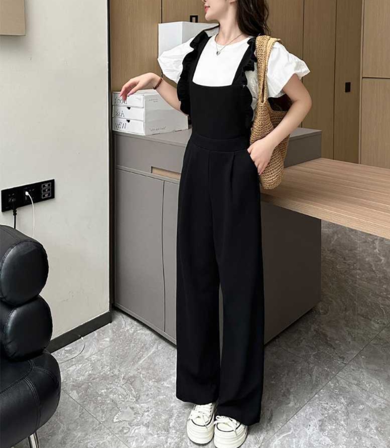 オールインワンコーデ フリルショルダー フレアパンツサロペット
