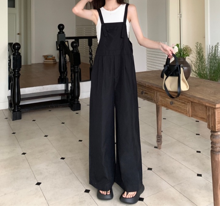 オールインワンコーデ ゆったりシルエットのパンツサロペット
