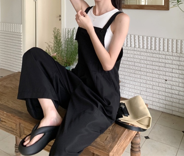 オールインワンコーデ ゆったりシルエットのパンツサロペット