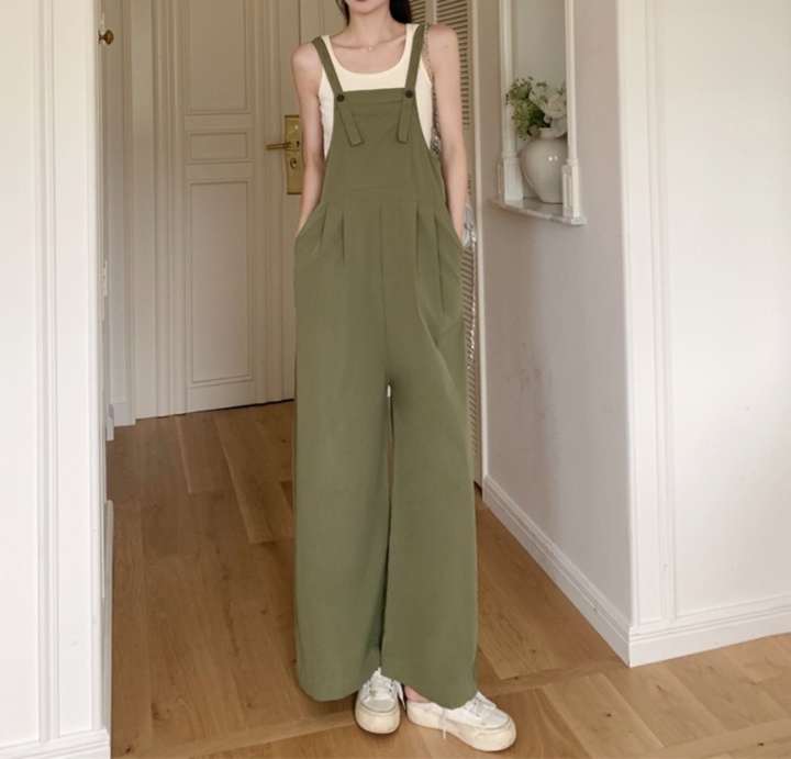 オールインワンコーデ ゆったりシルエットのパンツサロペット