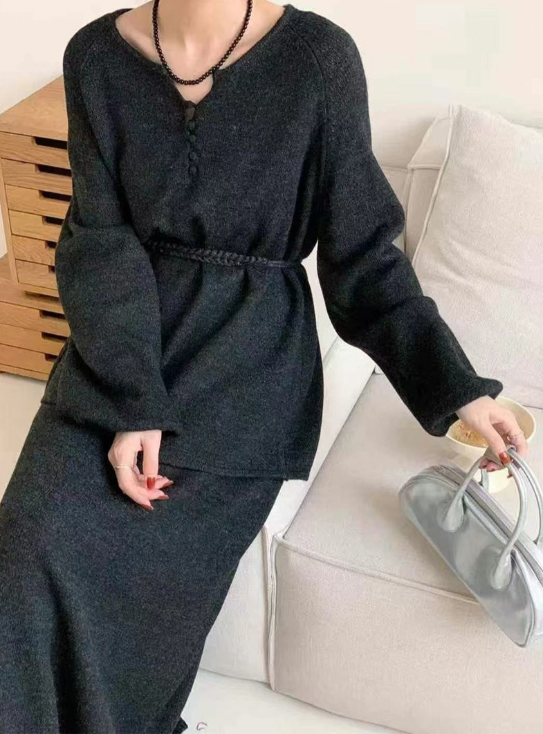オールインワンコーデ ゆったりシルエット 上品ニットセットアップ