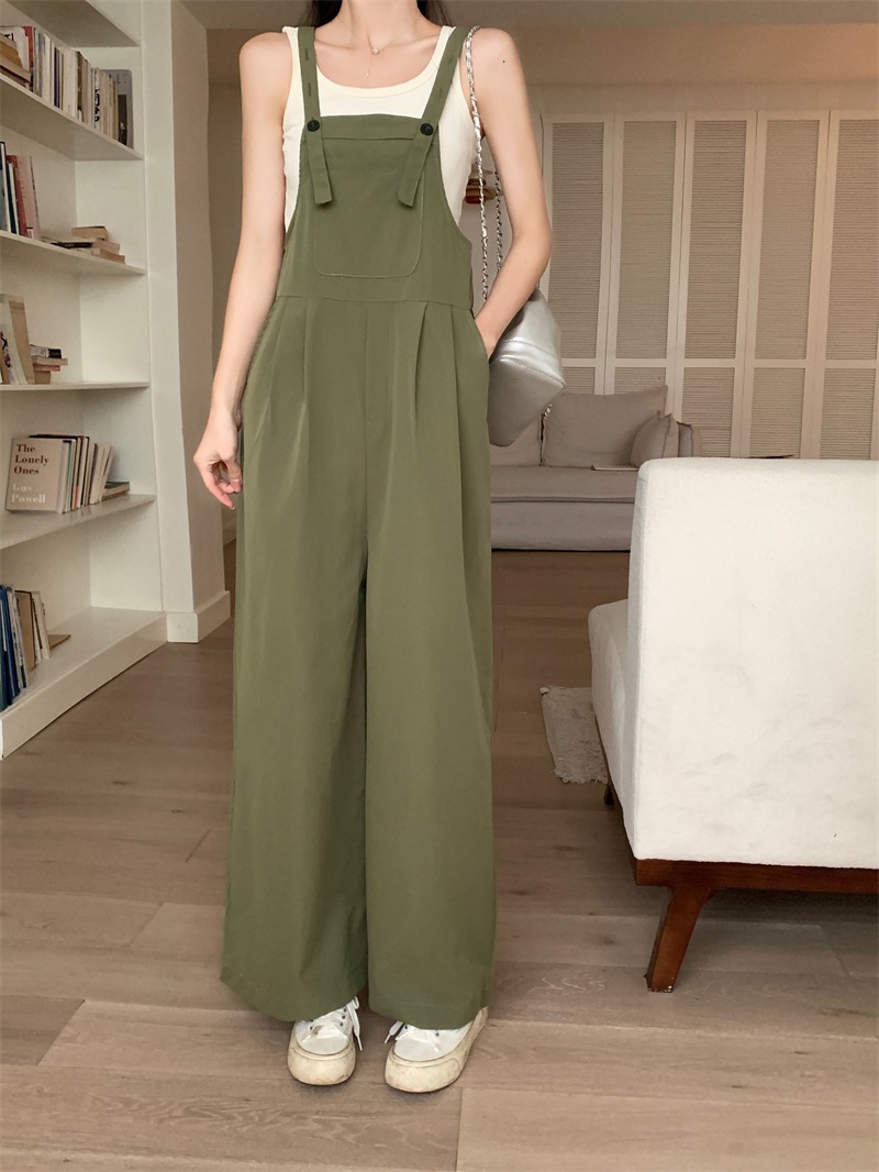 オールインワンコーデ ゆったりシルエットのパンツサロペット