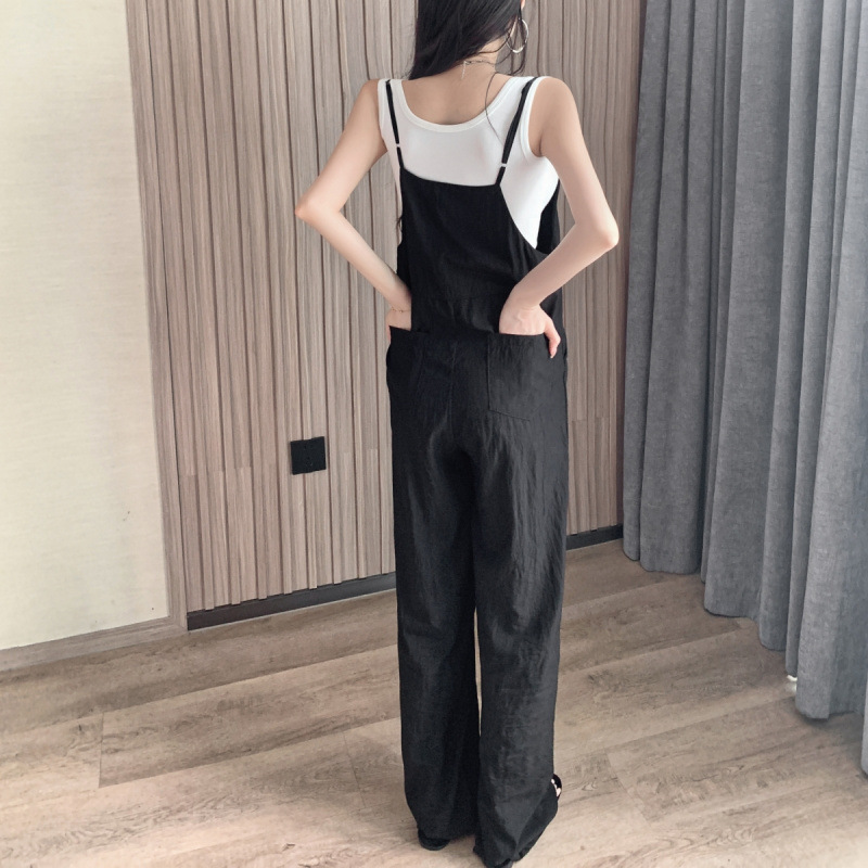 オールインワンコーデ ゆったりシルエットのパンツサロペット