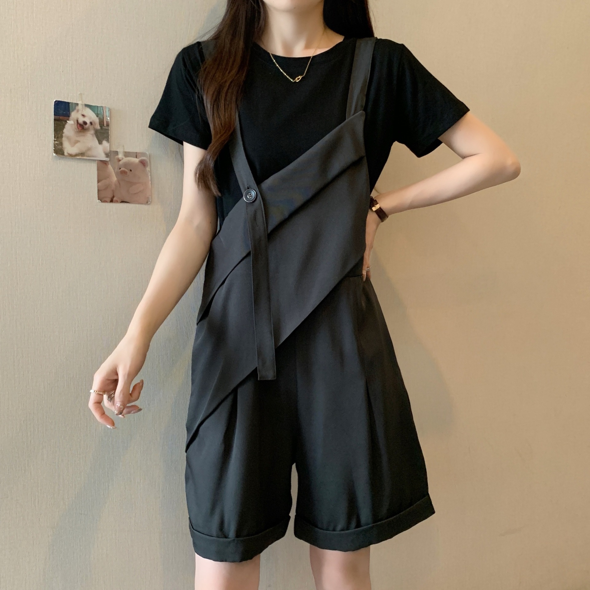 オールインワンコーデ アシンメトリーオーバーオールショートパンツ