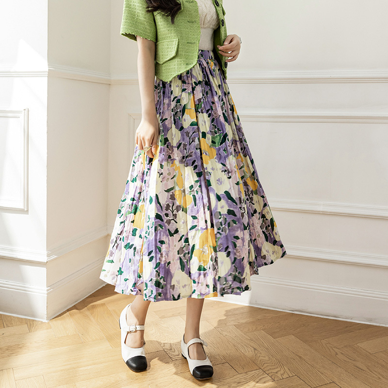 花柄ファッション 彩り豊かな花柄ミディ丈プリーツスカート