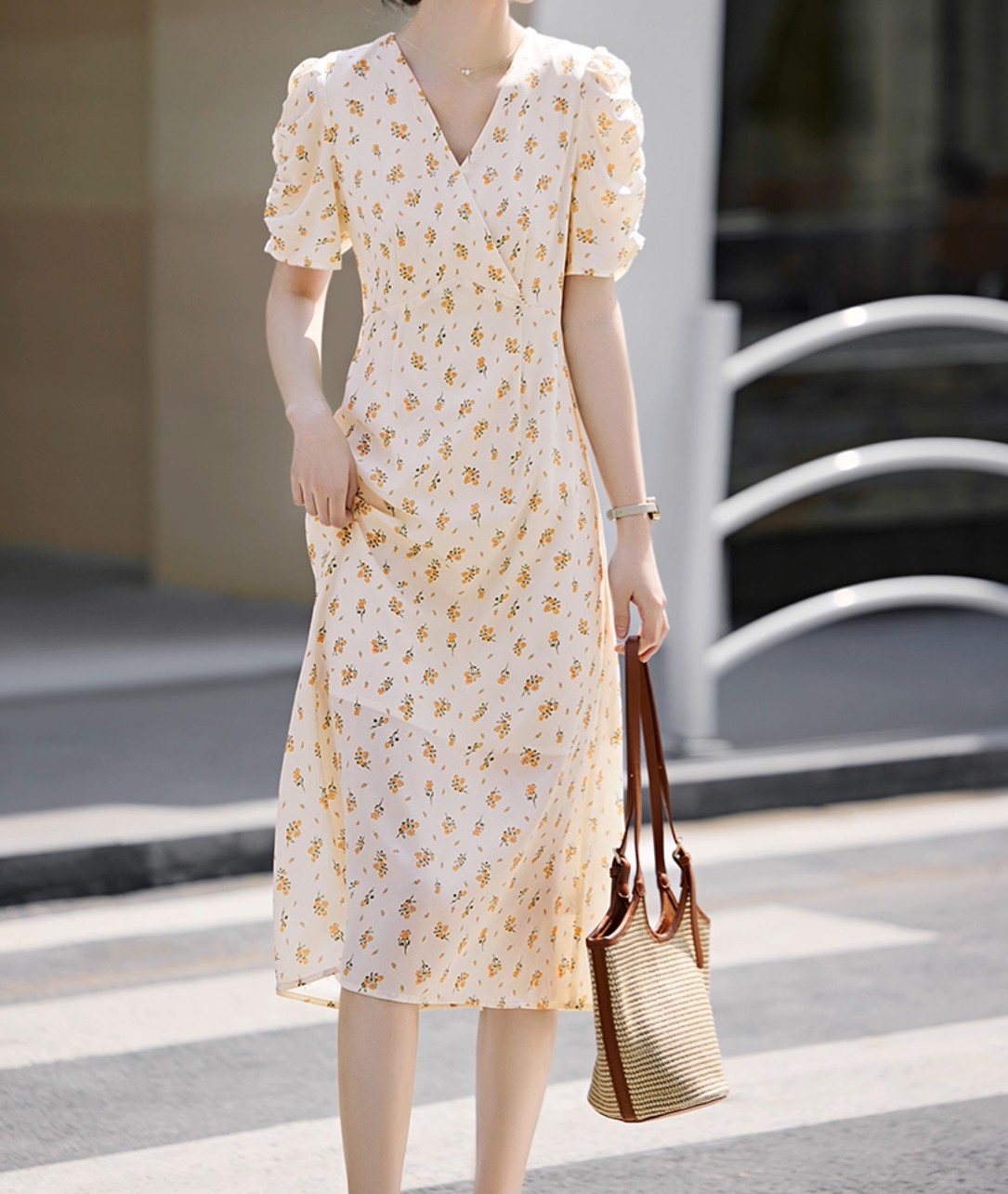 花柄ファッション 優美な小花柄シフォンワンピース