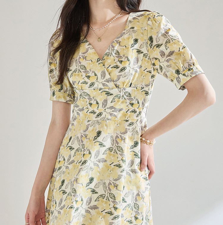 花柄ファッション 優美な花模様ミディ丈ワンピース