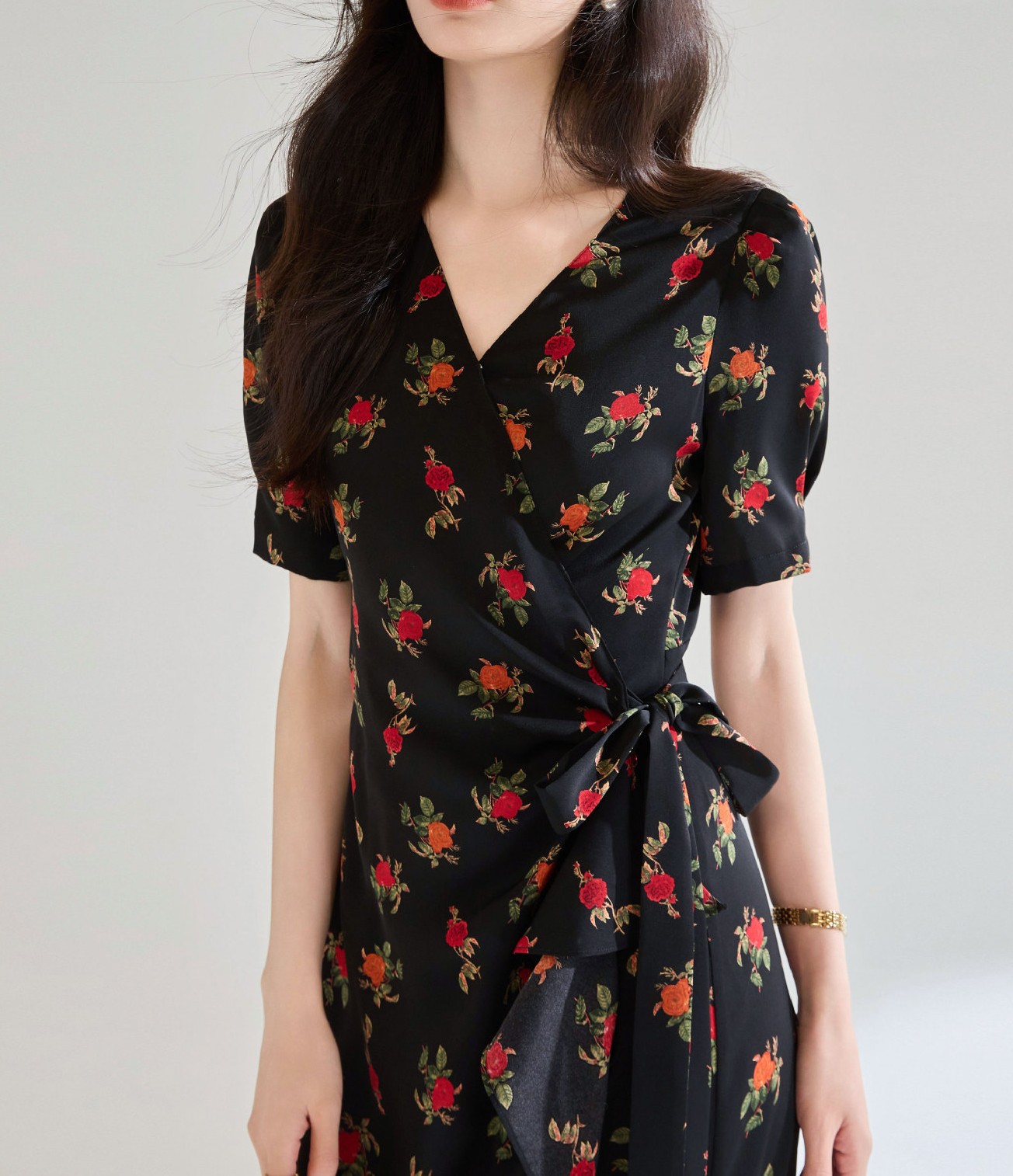 花柄ファッション 優美な花柄巻きワンピース