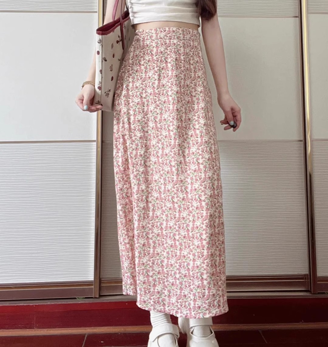 花柄ファッション 優美な小花柄ミモレ丈フレアースカート