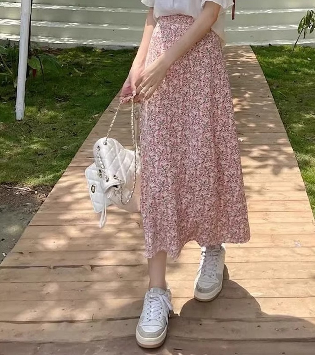 花柄ファッション 優美な小花柄ミモレ丈フレアースカート