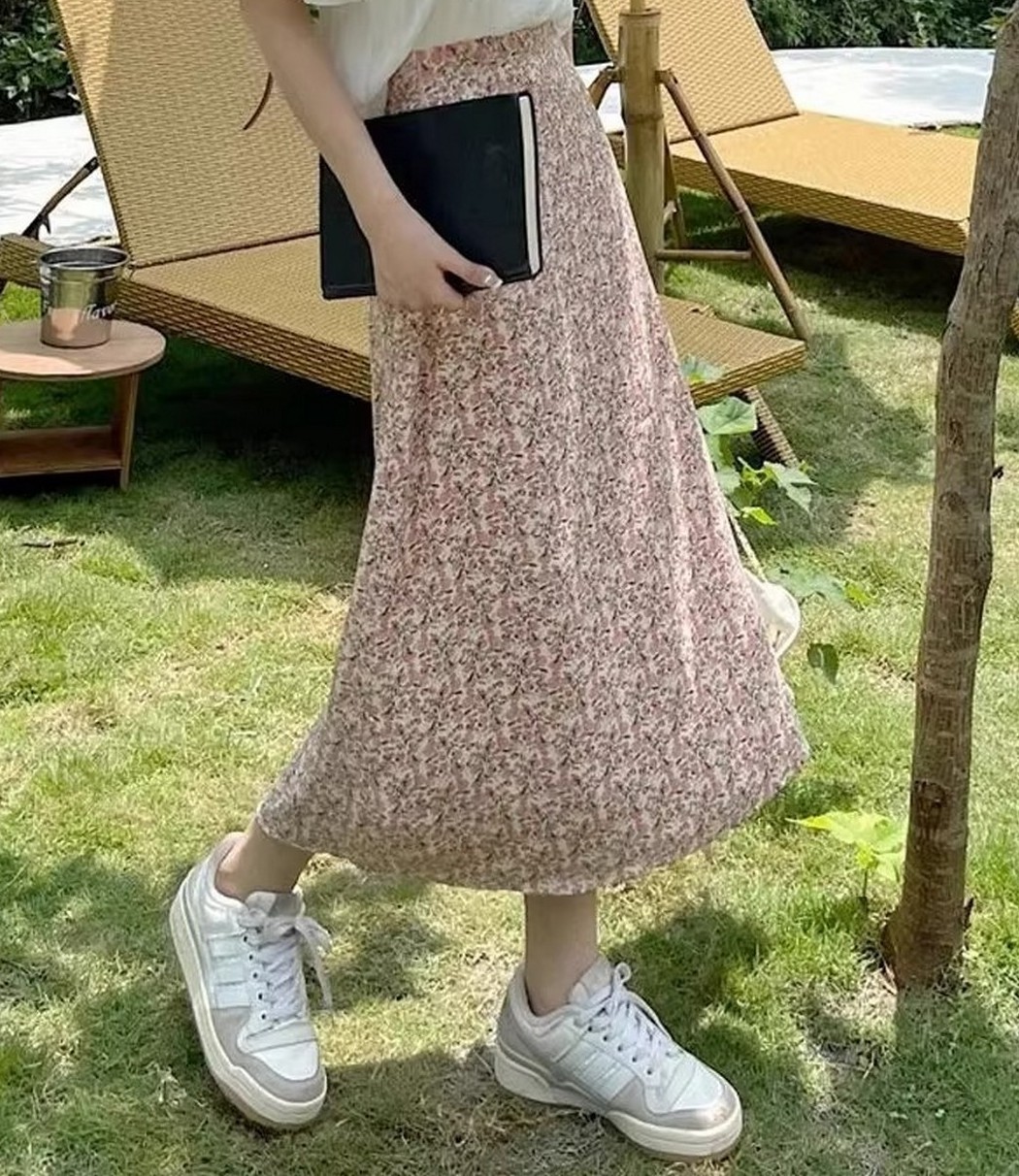 花柄ファッション 優美な小花柄ミモレ丈フレアースカート