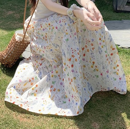 花柄ファッション 草花舞う優美なティアードロングスカート