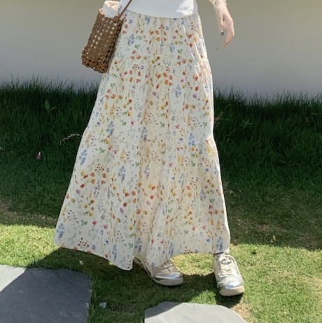 花柄ファッション 草花舞う優美なティアードロングスカート