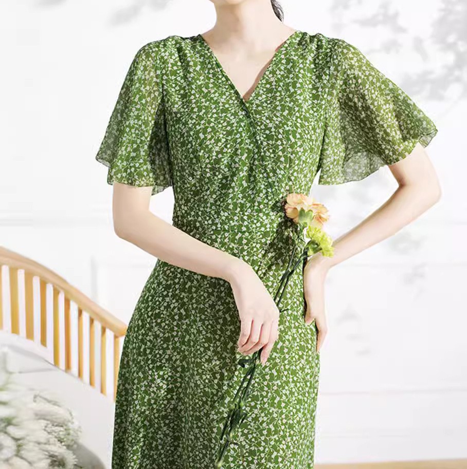 花柄ファッション 優美な小花柄フレア袖リボンワンピース