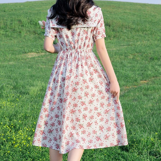 花柄ファッション 優美な花柄ミディ丈ワンピース