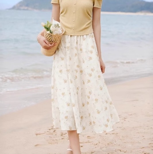 花柄ファッション 優雅な海辺の花模様ミディ丈スカート