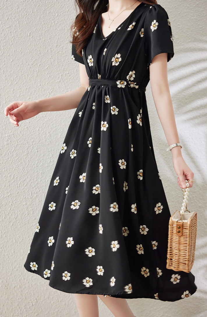 花柄ファッション 優美な小花柄シフォンワンピース