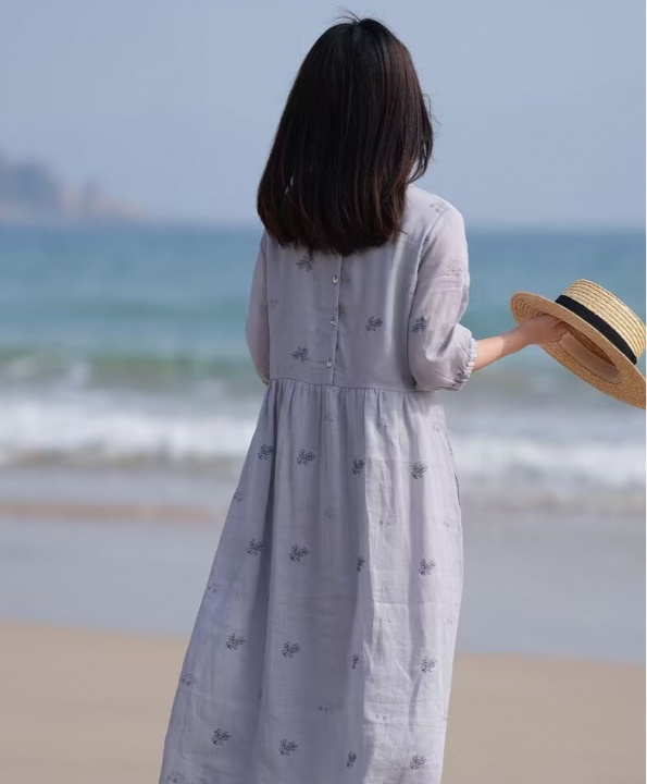 花柄ファッション 涼やか海辺の小花柄ゆったりワンピース