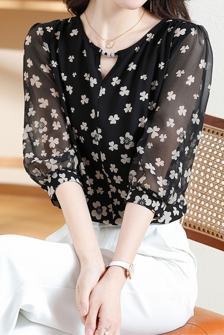 花柄ファッション 小花柄シアーブラウス