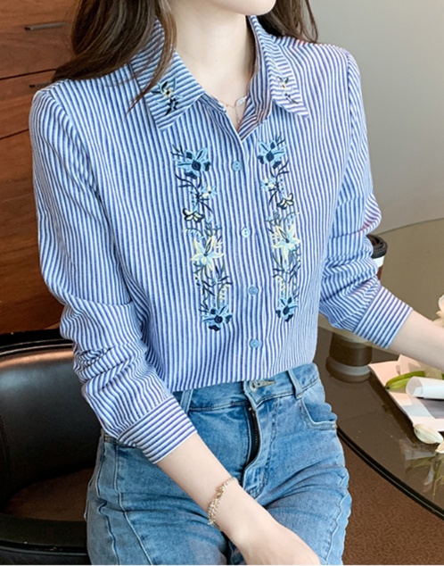花柄ファッション 優美な刺繍入りストライプブラウス
