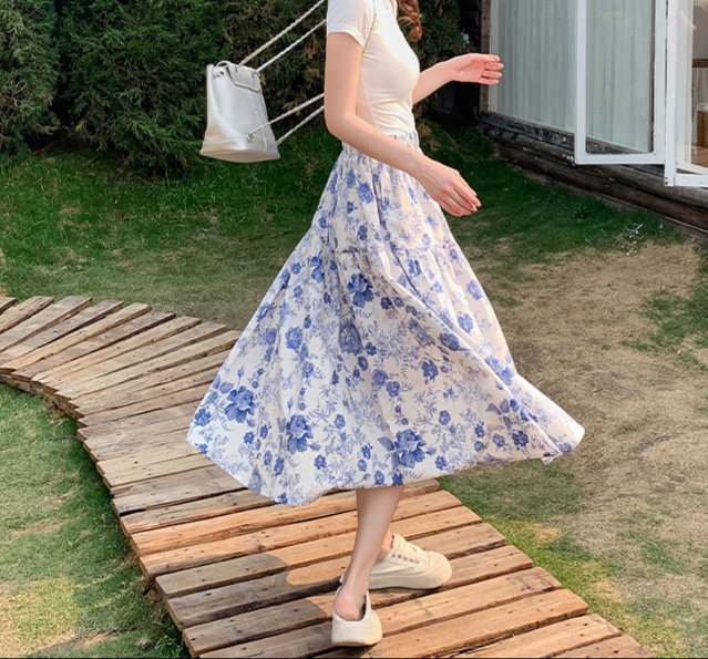 花柄ファッション 花模様ミディ丈フレアースカート