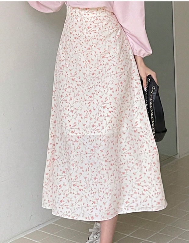 花柄ファッション 小花柄ミディ丈フレアースカート