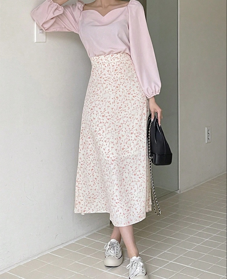 花柄ファッション 小花柄ミディ丈フレアースカート